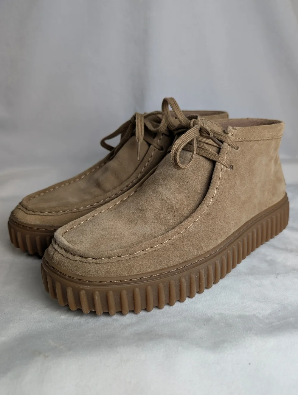 Clarks Men’s Suede Chukka Boots in Tan